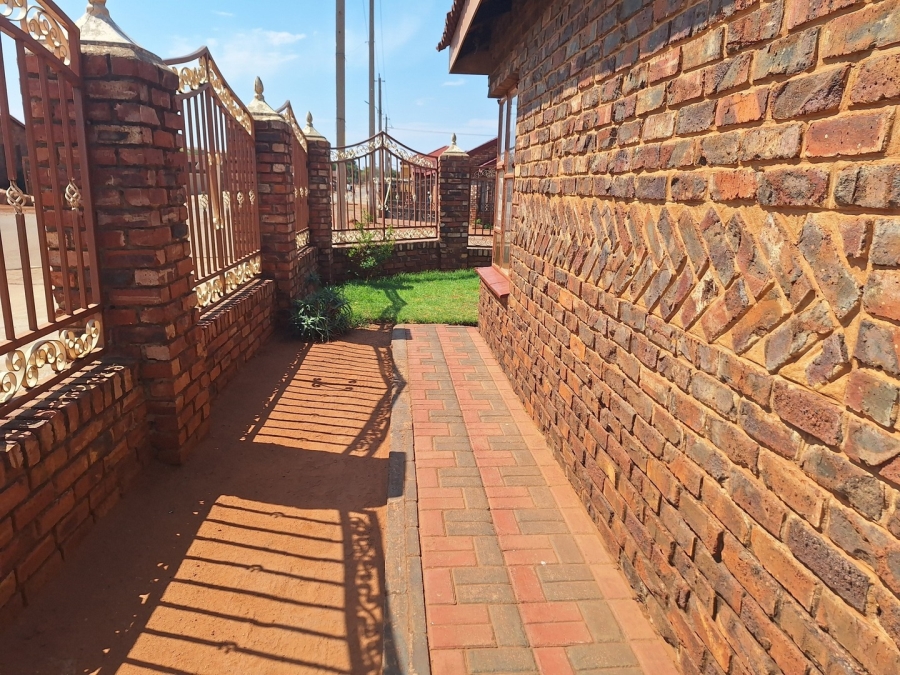 3 Bedroom Property for Sale in Ikageng North West